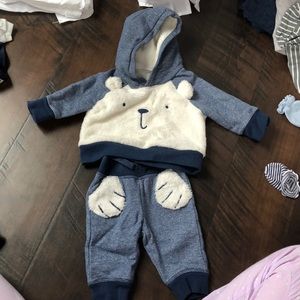 Gap 2 piece fleece set